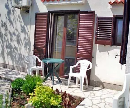 Rooms Violanda * Μεντουλίν
